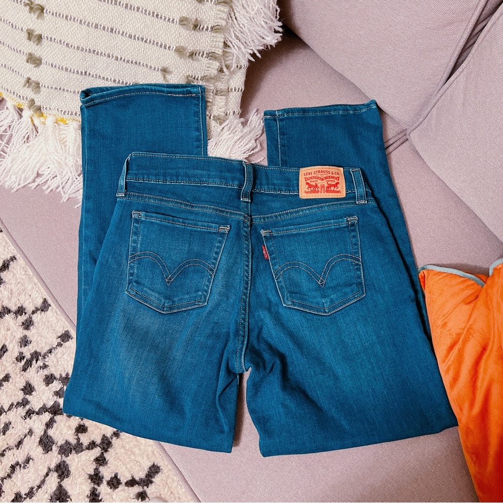 SOLD‼️Levi’s cropped jeans size 26
